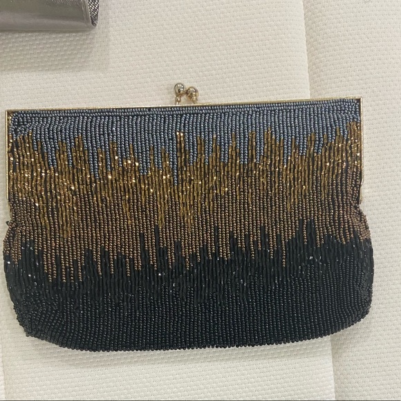 Beautiful one of a kind beaded purse - Picture 2 of 3